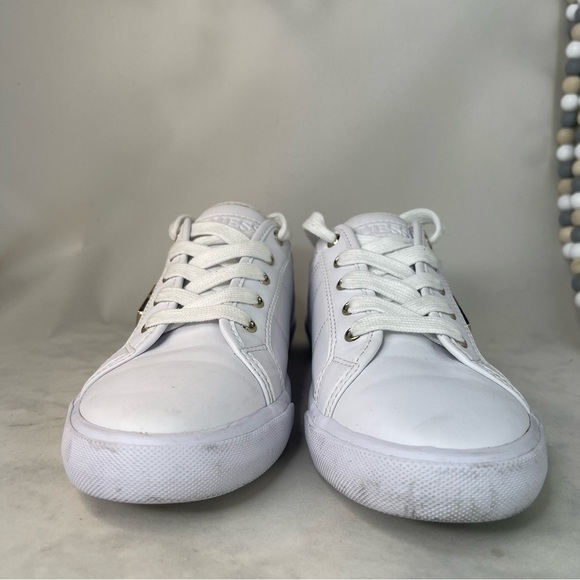 GUESS women's sneakers Logo detailing Low-top cut Lace-up design White Size 7.5 - Picture 10 of 11